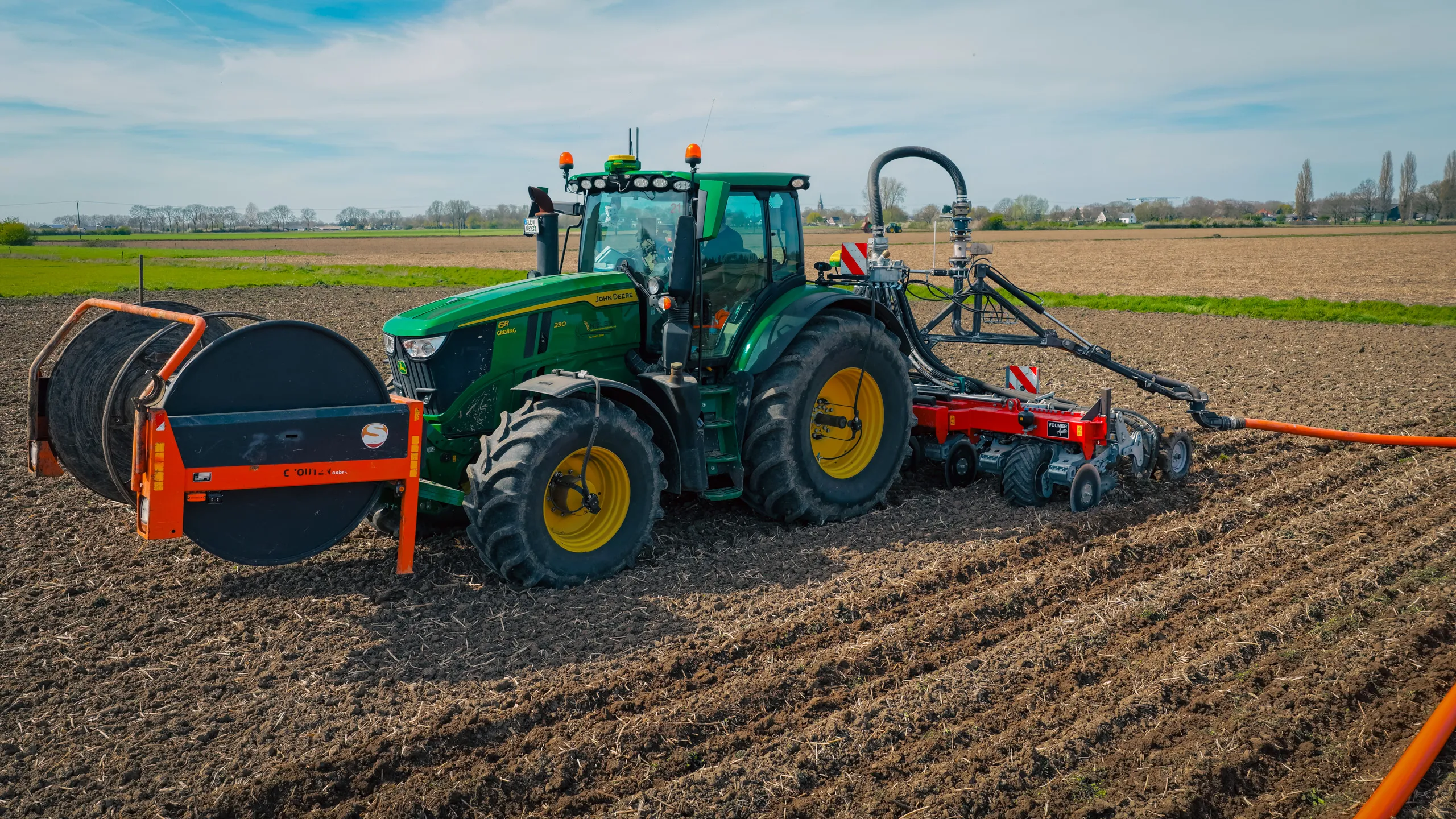Verschlauchung mit StripTill-Grubber aus der Vogelperspektive